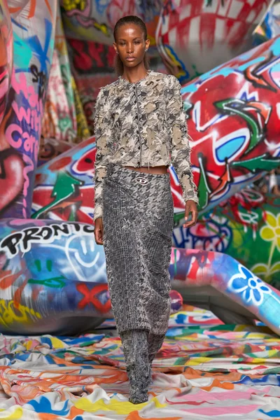 Look 14